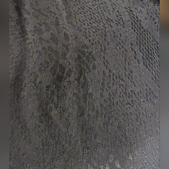 H&M Mens button-up animal print dress shirt. - Picture 4 of 5